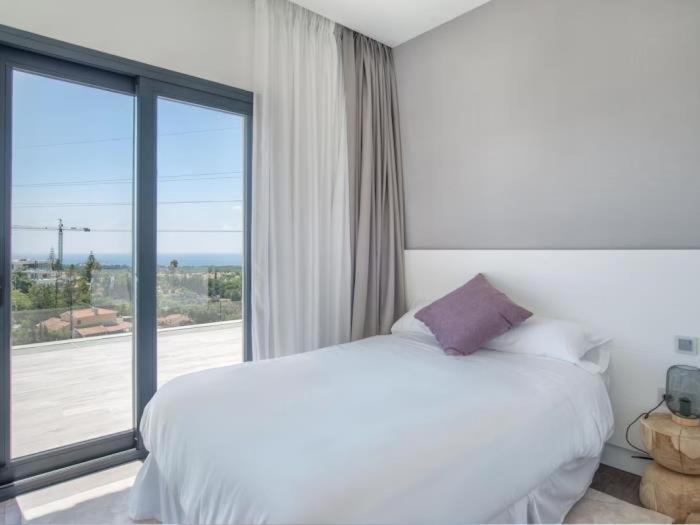 Sunrise 7bedrooms By Lodgerstrip Budget Holidays Villa